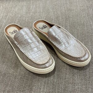 Söfft Closed Toe Mule Slip-On Loafer Comfort Shoes Textured Leather 7.5